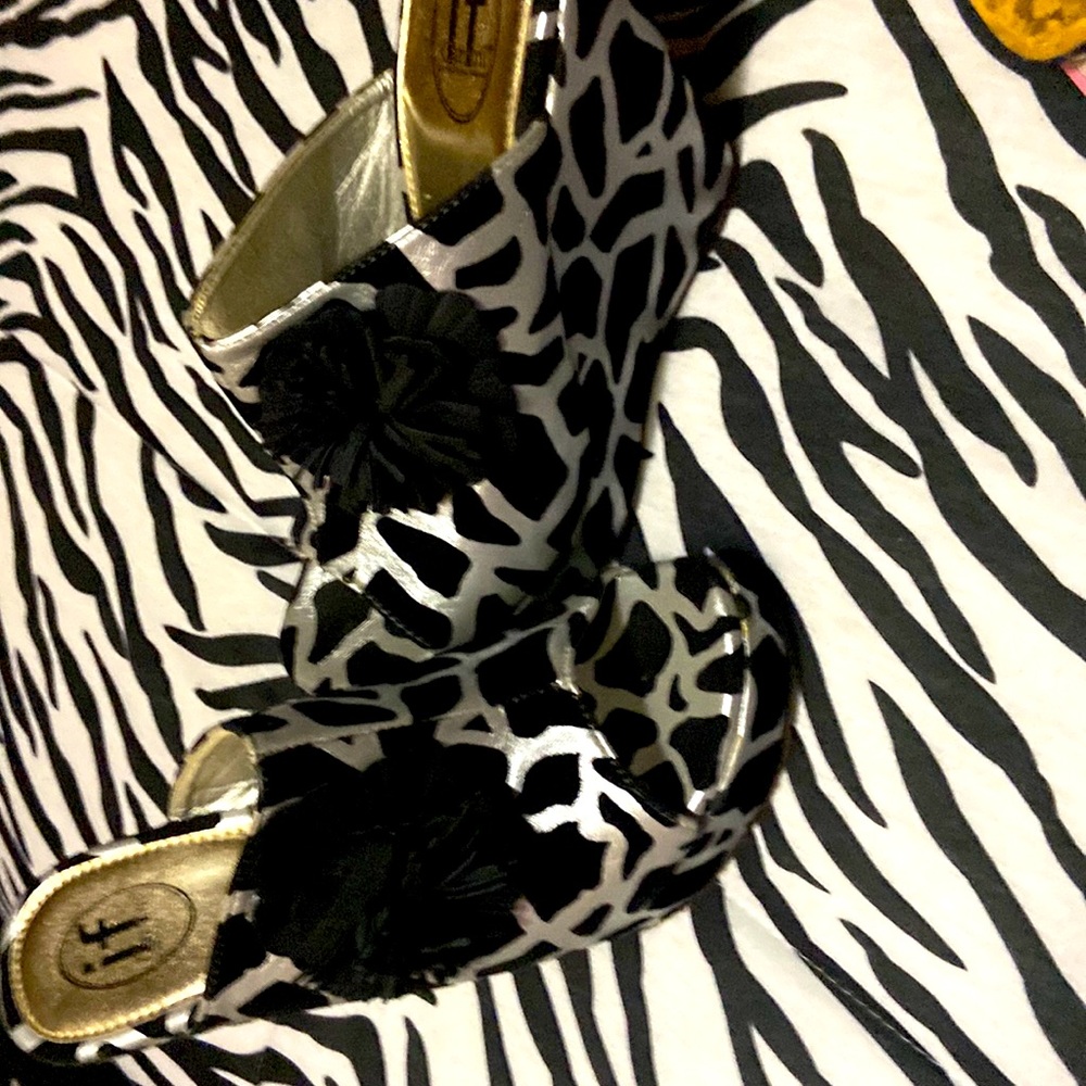 If Carrini size 8 black & silver wedge peep toe mules